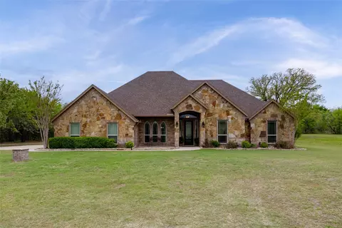 208 Ellis Creek Dr, Weatherford, TX 76085