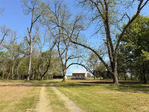 212 Gray St, Belcher, LA 71004