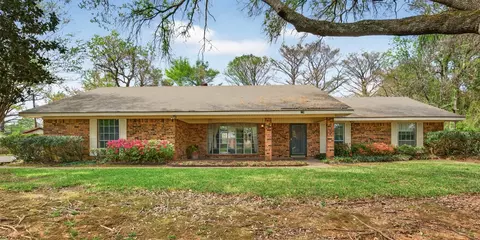 220 Walnut Ln, Bossier City, LA 71111