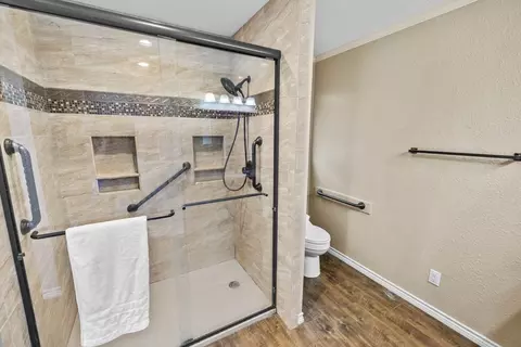 Bath - 207 N Sand St, Comanche, TX 76442 photo 3 of 6