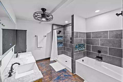 Bath - 207 N Sand St, Comanche, TX 76442 photo 5 of 6