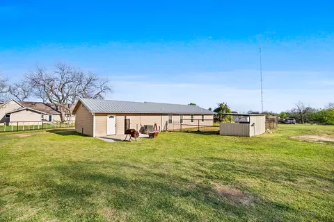 Exterior - 207 N Sand St, Comanche, TX 76442 photo 4 of 6