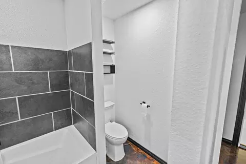Bath - 207 N Sand St, Comanche, TX 76442 photo 4 of 6