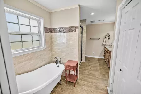 Bath - 207 N Sand St, Comanche, TX 76442 photo 1 of 6
