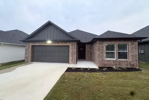 711 N College St, West, TX 76691