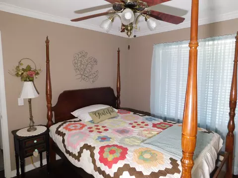 Bedroom - 201 NE 8th St, Springhill, LA 71075 photo 4 of 4