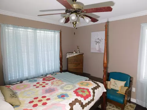 Bedroom - 201 NE 8th St, Springhill, LA 71075 photo 3 of 4