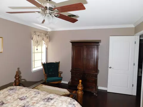 Bedroom - 201 NE 8th St, Springhill, LA 71075 photo 2 of 4