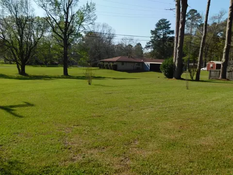 Exterior - 201 NE 8th St, Springhill, LA 71075 photo 5 of 13
