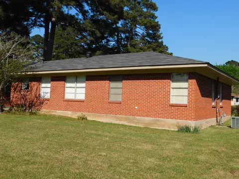 Exterior - 201 NE 8th St, Springhill, LA 71075 photo 6 of 13