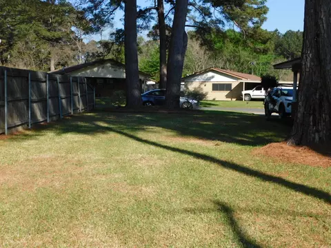 Exterior - 201 NE 8th St, Springhill, LA 71075 photo 10 of 13