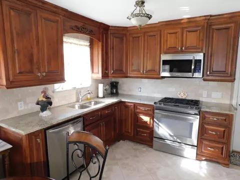 Kitchen - 201 NE 8th St, Springhill, LA 71075 photo 2 of 3