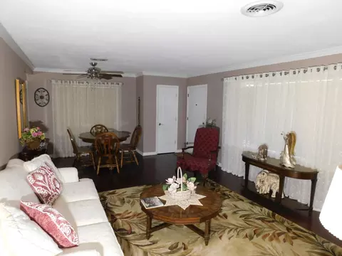 Living - 201 NE 8th St, Springhill, LA 71075 photo 2 of 4