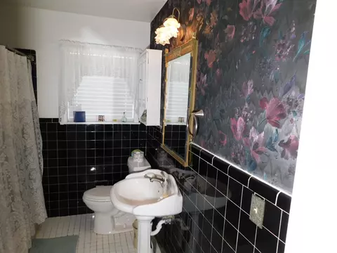 Bath - 201 NE 8th St, Springhill, LA 71075 photo 1 of 2