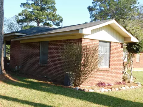 Exterior - 201 NE 8th St, Springhill, LA 71075 photo 9 of 13