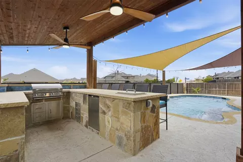 4002 Grove Valley Rd, Midlothian, TX 76065