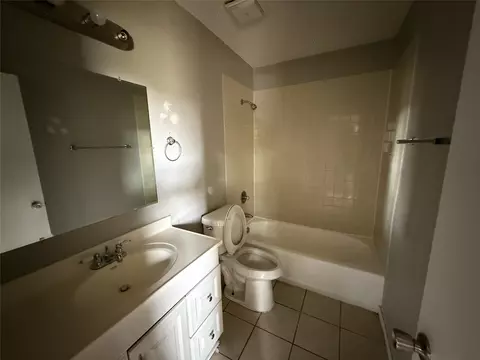 Bath - 2011 Nectar Dr, Mesquite, TX 75149 photo 3 of 3