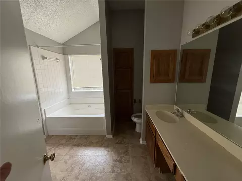 Bath - 2011 Nectar Dr, Mesquite, TX 75149 photo 1 of 3