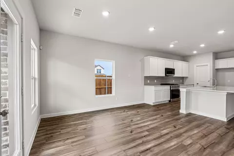 Living - 1620 Esra Ln, Anna, TX 75409 photo 3 of 6