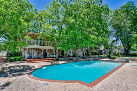 1010 Aspen Rd, Gainesville, TX 76240