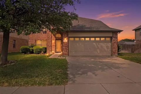 420 Goldstone Ln, Fort Worth, TX 76131