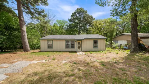 901 W Cayuga Dr, Athens, TX 75751