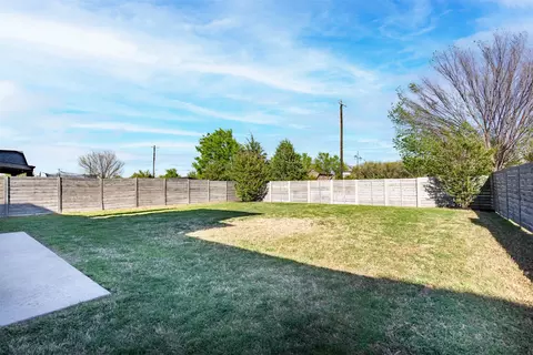 Exterior - 112 Cole Ct, Argyle, TX 76226 photo 3 of 4