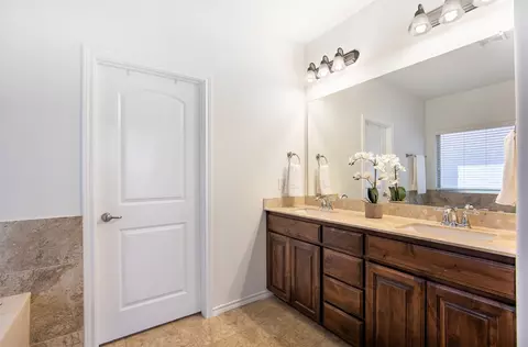 Bath - 112 Cole Ct, Argyle, TX 76226 photo 4 of 5
