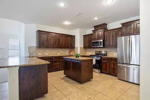 Kitchen - 112 Cole Ct, Argyle, TX 76226 photo 2 of 4