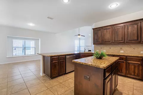 Kitchen - 112 Cole Ct, Argyle, TX 76226 photo 3 of 4