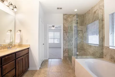 Bath - 112 Cole Ct, Argyle, TX 76226 photo 2 of 5