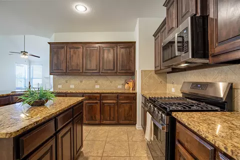 Kitchen - 112 Cole Ct, Argyle, TX 76226 photo 4 of 4