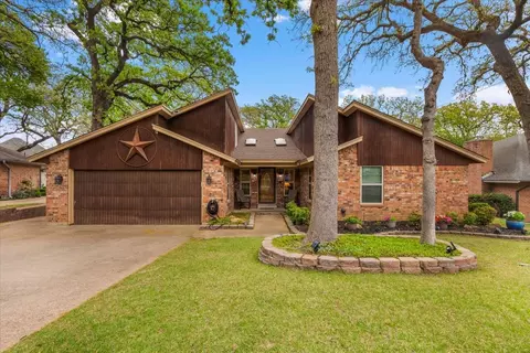 826 Lake Forest Ct, Grapevine, TX 76051