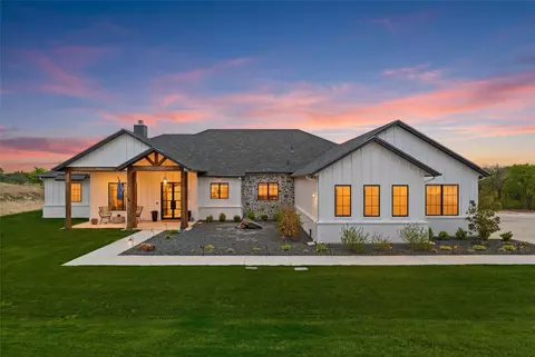 2043 Woodland Rd, Weatherford, TX 76088