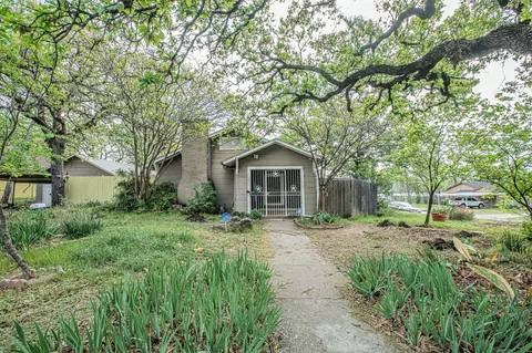 2625 Canton Dr, Fort Worth, TX 76112