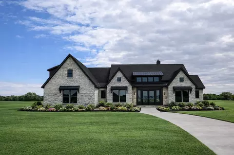1084 Woodland Rd, Weatherford, TX 76088