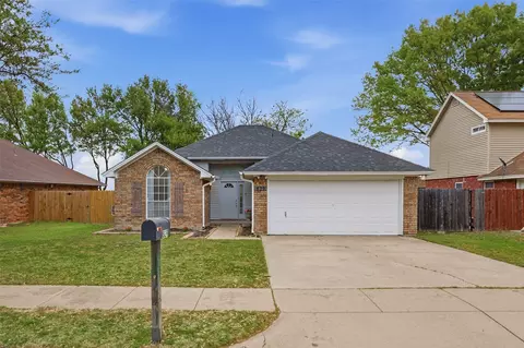 829 Parkwest Blvd, Saginaw, TX 76179
