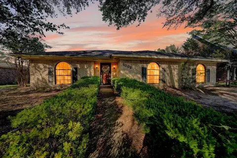 1002 Meridith Dr, Terrell, TX 75160
