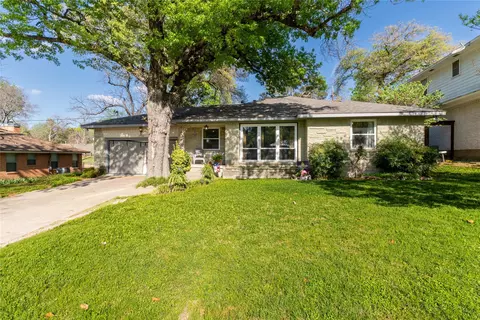 2422 Santa Cruz Dr, Dallas, TX 75227