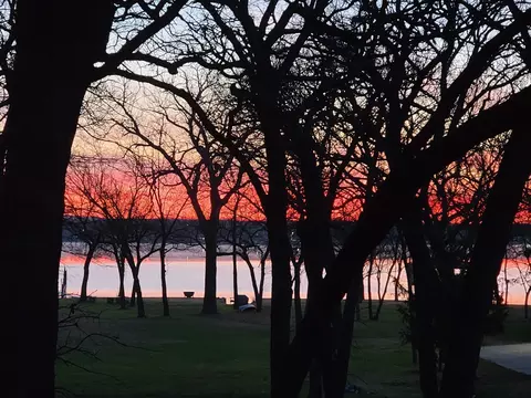 9 Eagle Pt N # A, Azle, TX 76020