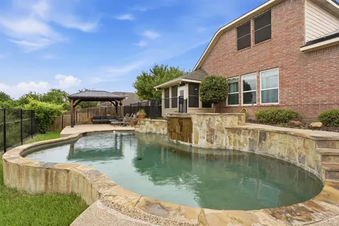 5605 Southern Hills Dr, North Richland Hills, TX 76180