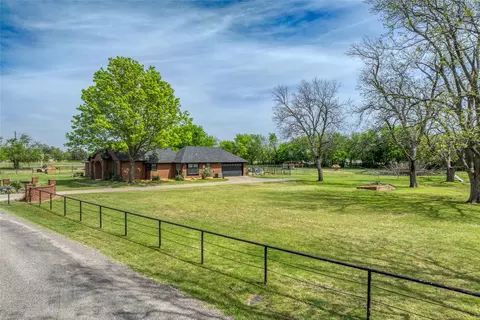 501 N Van Zandt St, Tioga, TX 76271