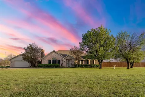 395 Lazy Acres Dr, Woodway, TX 76712