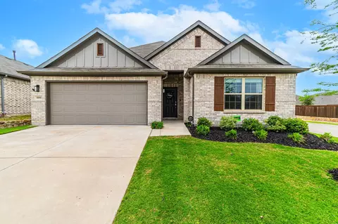 9000 Flying Eagle Ln, Fort Worth, TX 76131