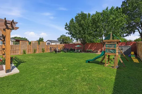 Exterior - 5908 Brookside Dr, Argyle, TX 76226 photo 7 of 10