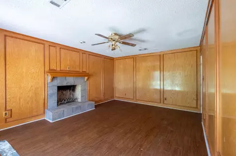 Living - 5 Griffith Ct, Terrell, TX 75160 photo 4 of 5