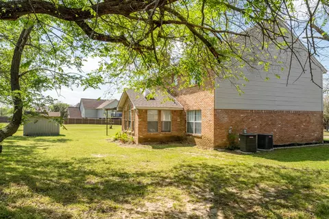 Exterior - 5 Griffith Ct, Terrell, TX 75160 photo 7 of 8
