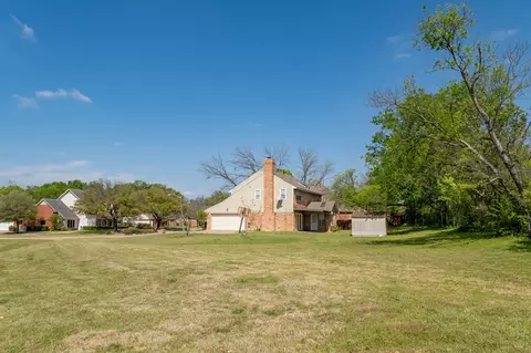 Exterior - 5 Griffith Ct, Terrell, TX 75160 photo 5 of 8