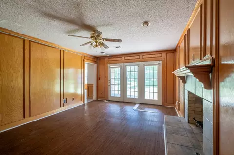 Living - 5 Griffith Ct, Terrell, TX 75160 photo 5 of 5