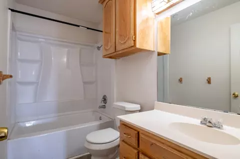 Bath - 5 Griffith Ct, Terrell, TX 75160 photo 2 of 5